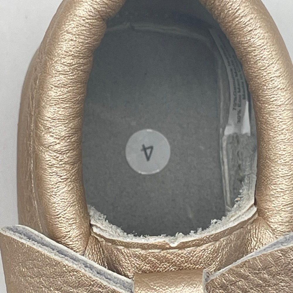 First Steps Baby Girls Gold Metallic Leather Bow Moccasins Size 4 Soft Sole - Picture 6 of 7